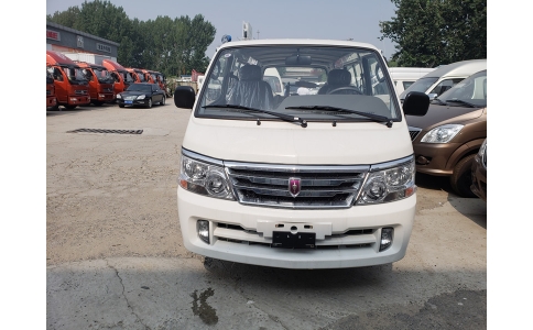 金杯海獅白平十——平頂十座黃牌客車(chē)